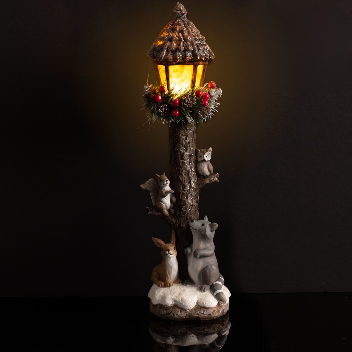 386885-woodland-light-up-lampost-racoon-2