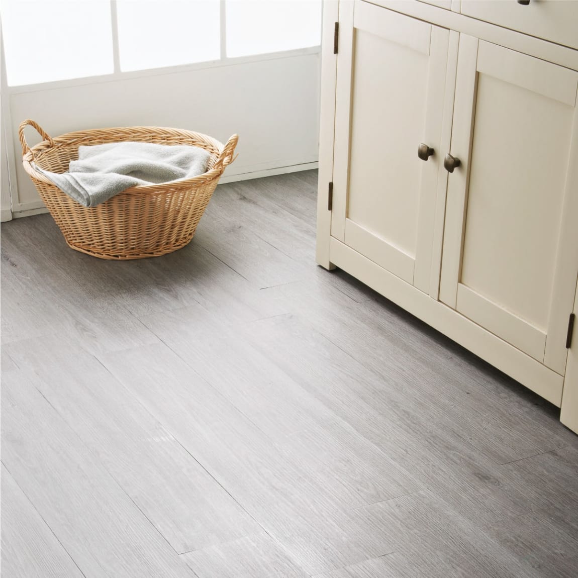 388487-self-adhesive-warm-grey-wood-effect-vinyl-floor-plank-3
