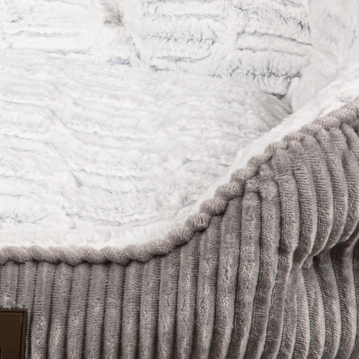 390666-hund-oval-memory-foam-bed-2