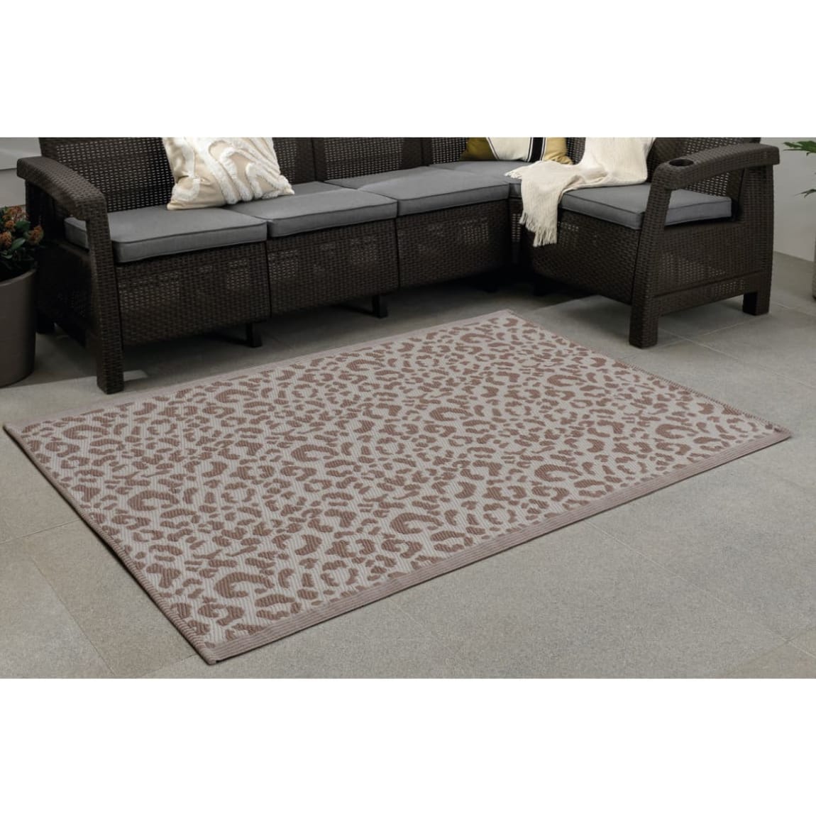 393559-outdoor-rug-xl-leopard