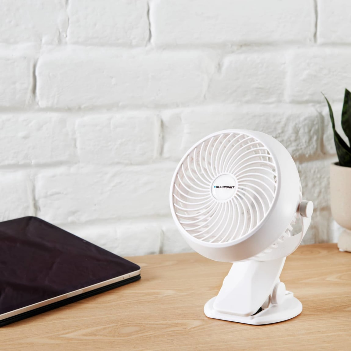 395252-desktop-fan-with-clip-white