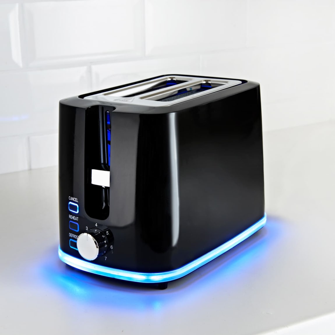 395756-blaupunkt-2-slice-illuminating-toaster-black-2