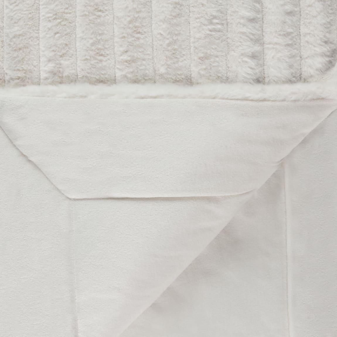 400511-lakely-sable-fur-throw-cream-4