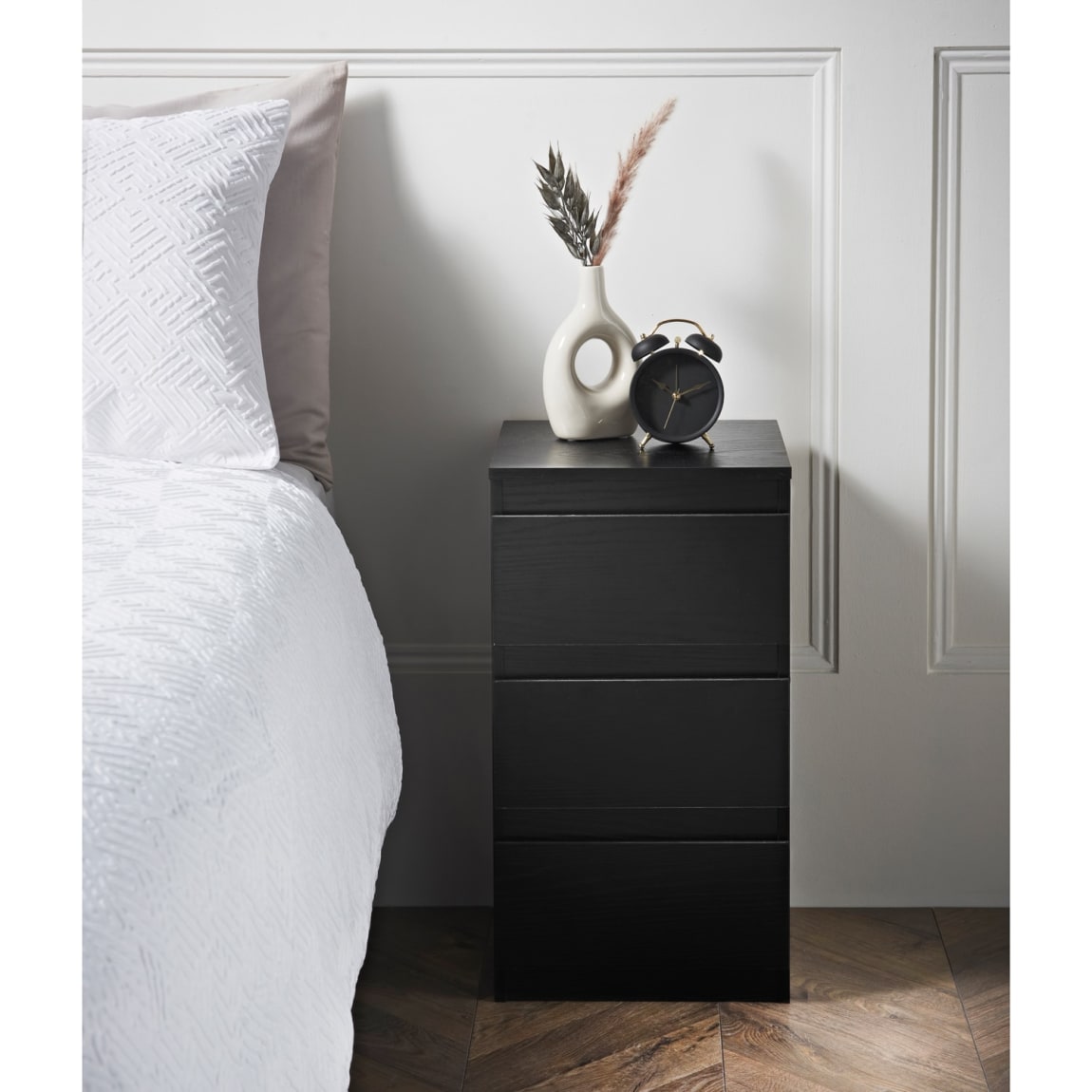 401855-sienna-3-drawer-bedside-3