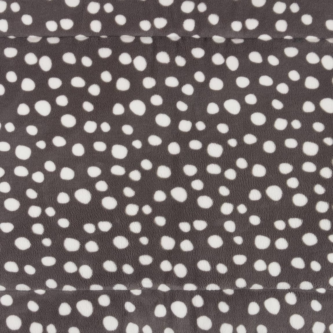 403317-spotty-crate-mat-3