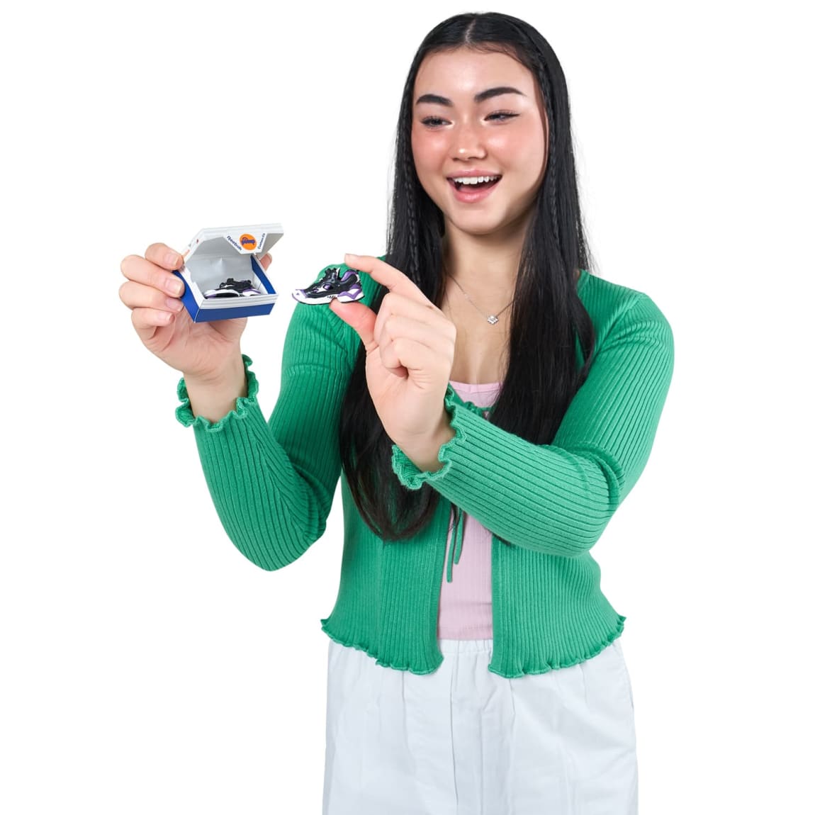 407638-zuru-mini-brands-sneakers