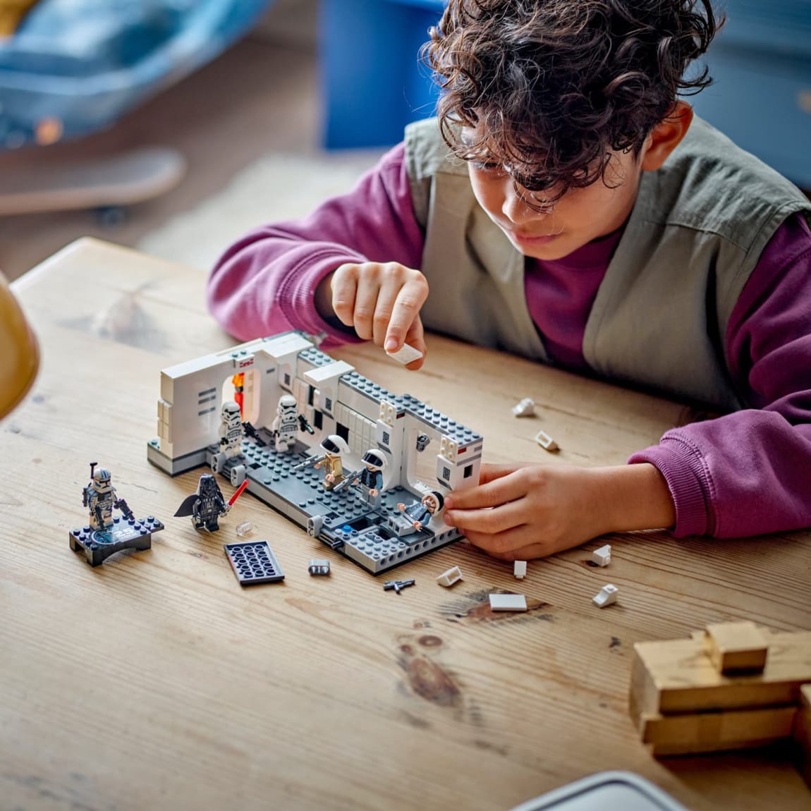 408329-lego-star-wars-boarding-the-tantive-iv-8