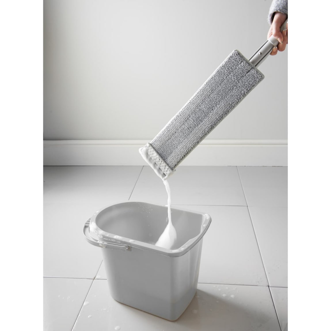 408633-self-wringing-mop-4