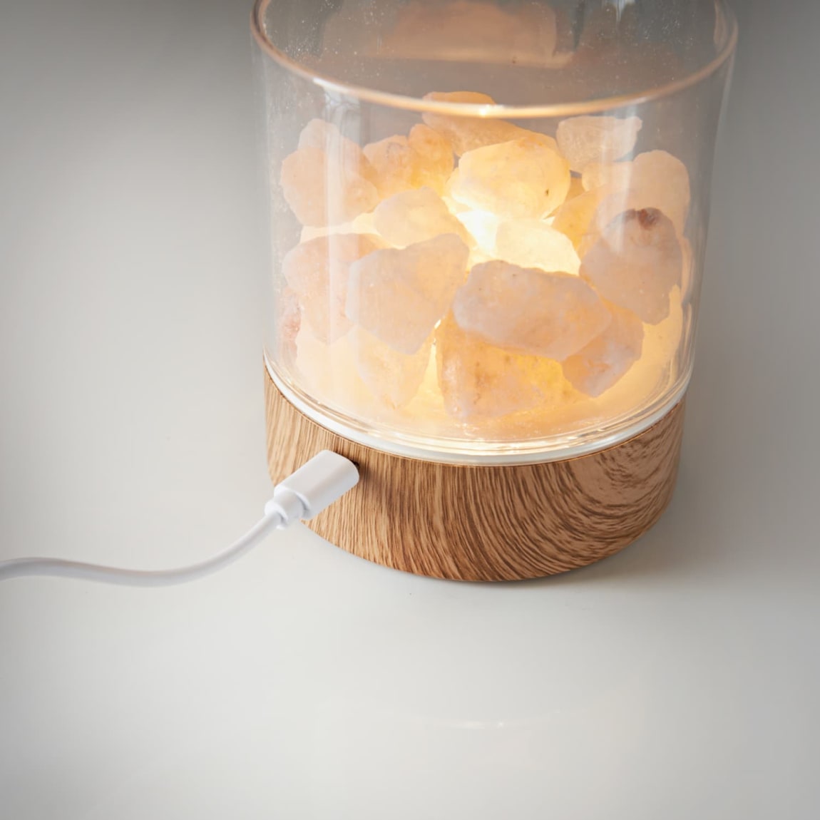 409748-himalayan-salt-lamp-with-essential-oil