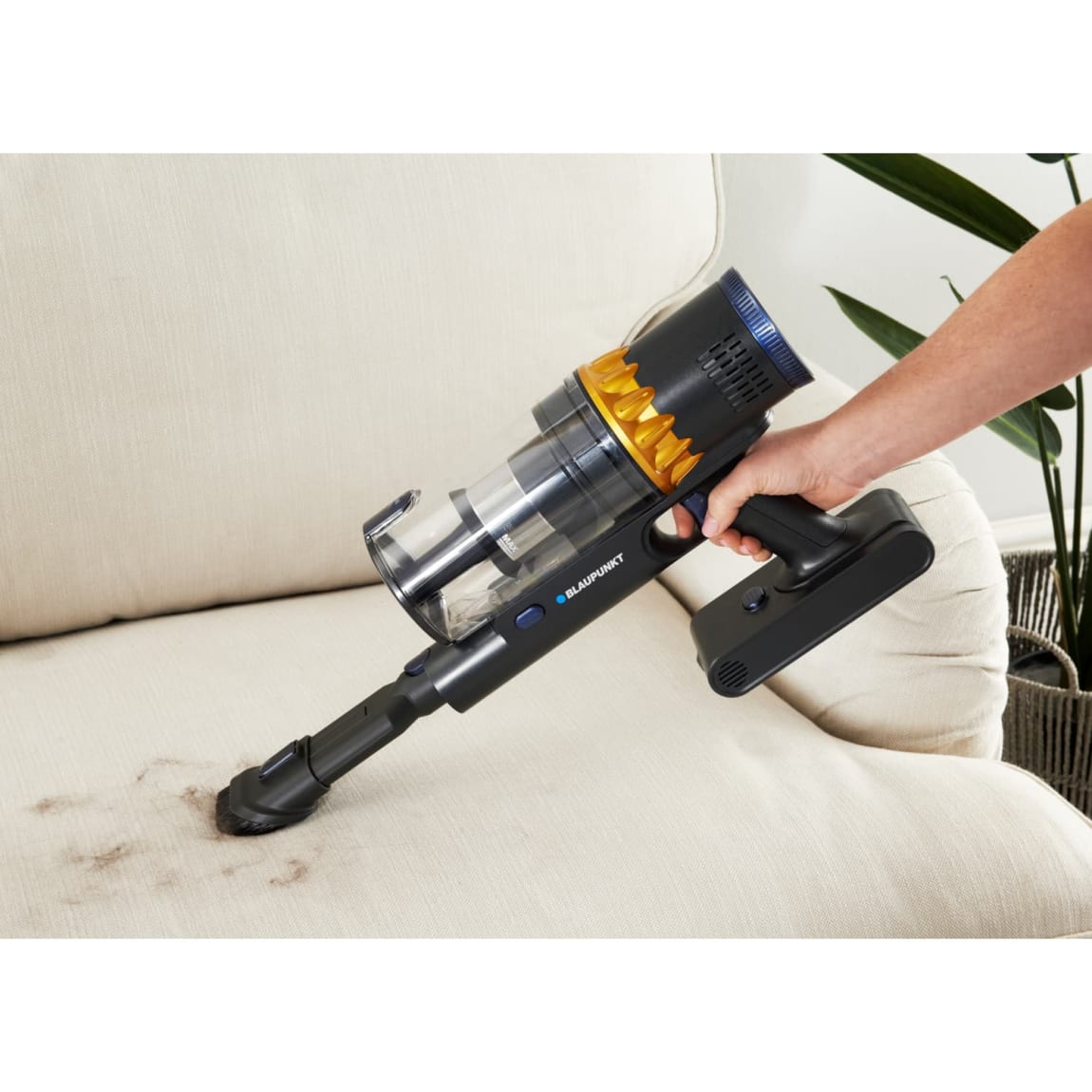 409857-blaupunkt-powerforce-anti-tangle-25_9v-cordless-vacuum-8