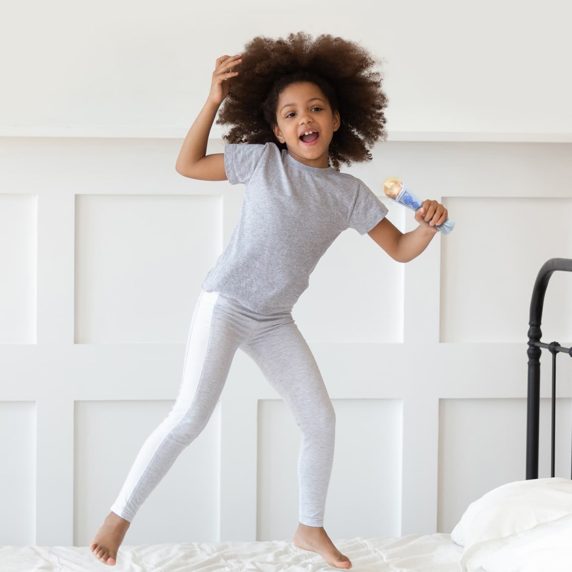 412240-frozen-microphone-2