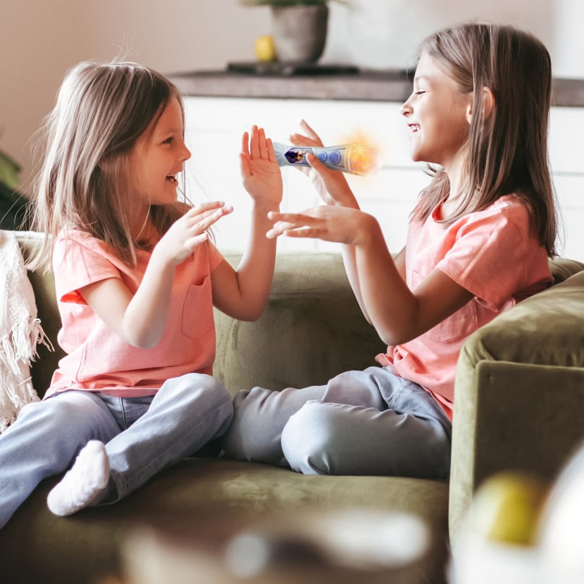 412240-frozen-microphone-6