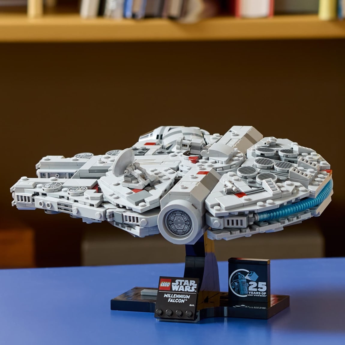 413615-lego-milennium-falcon-75375-5