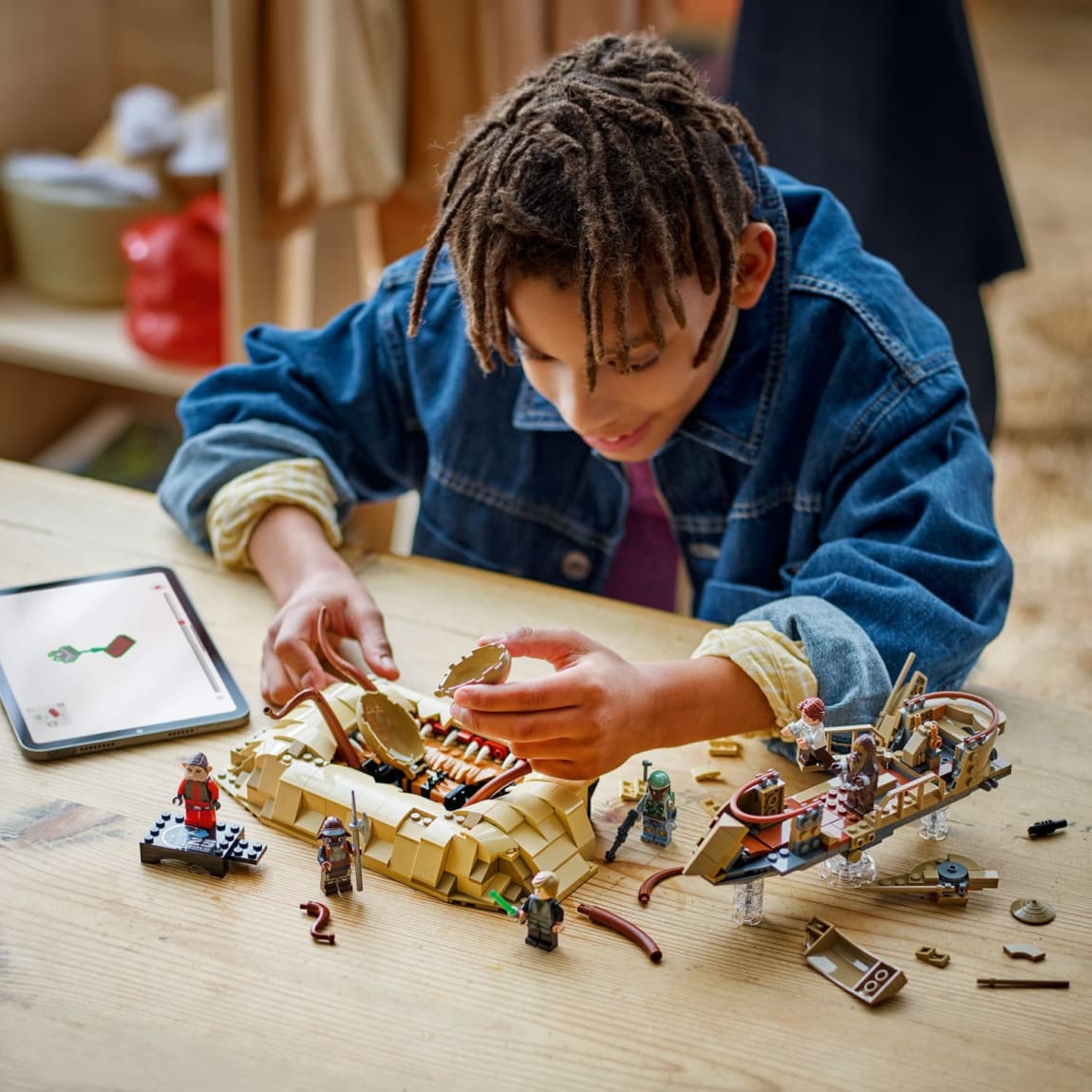 414736-lego-star-wars-desert-skiff-and-sarlacc-pit-5