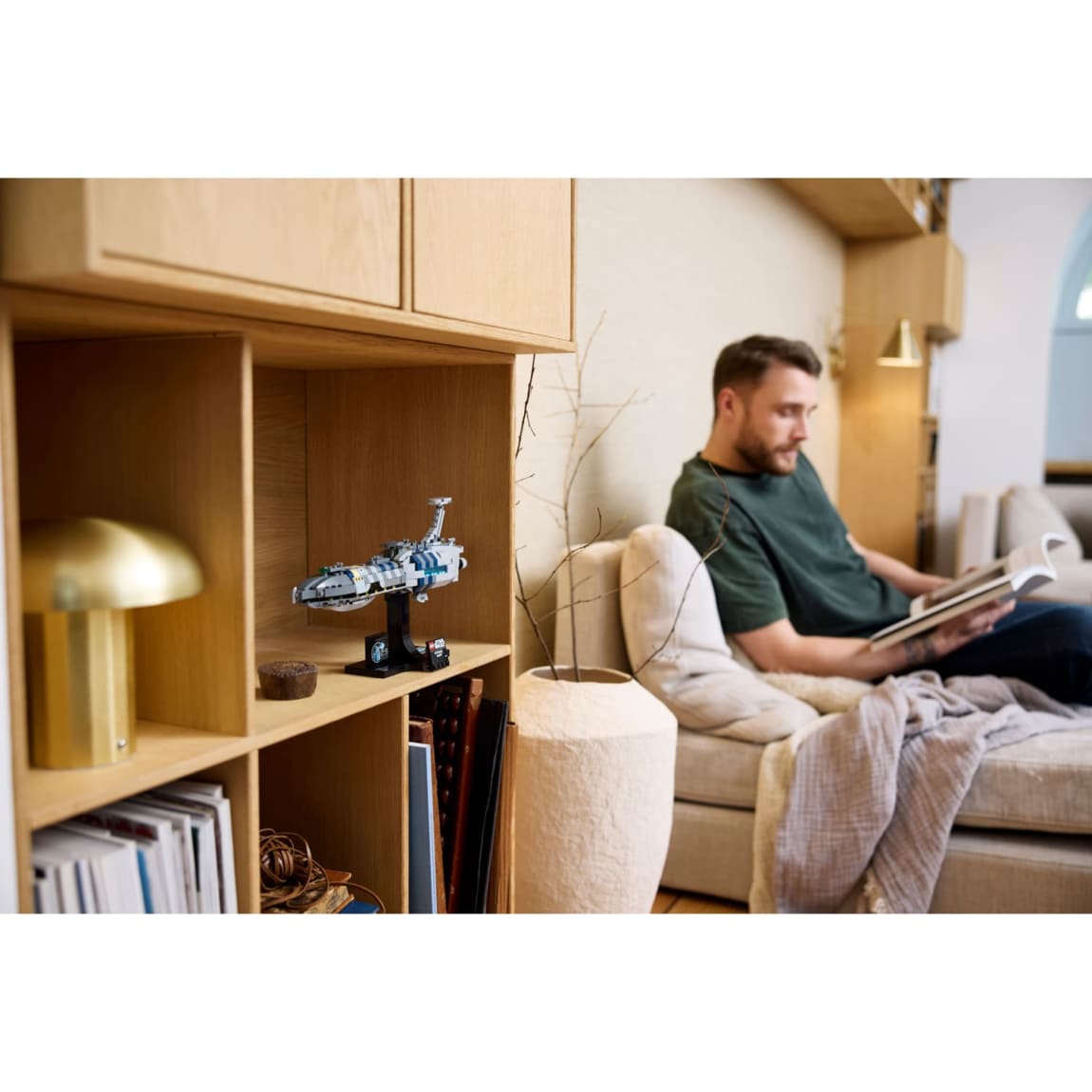 417800-star-wars-invisible-hand-lego-75377-10