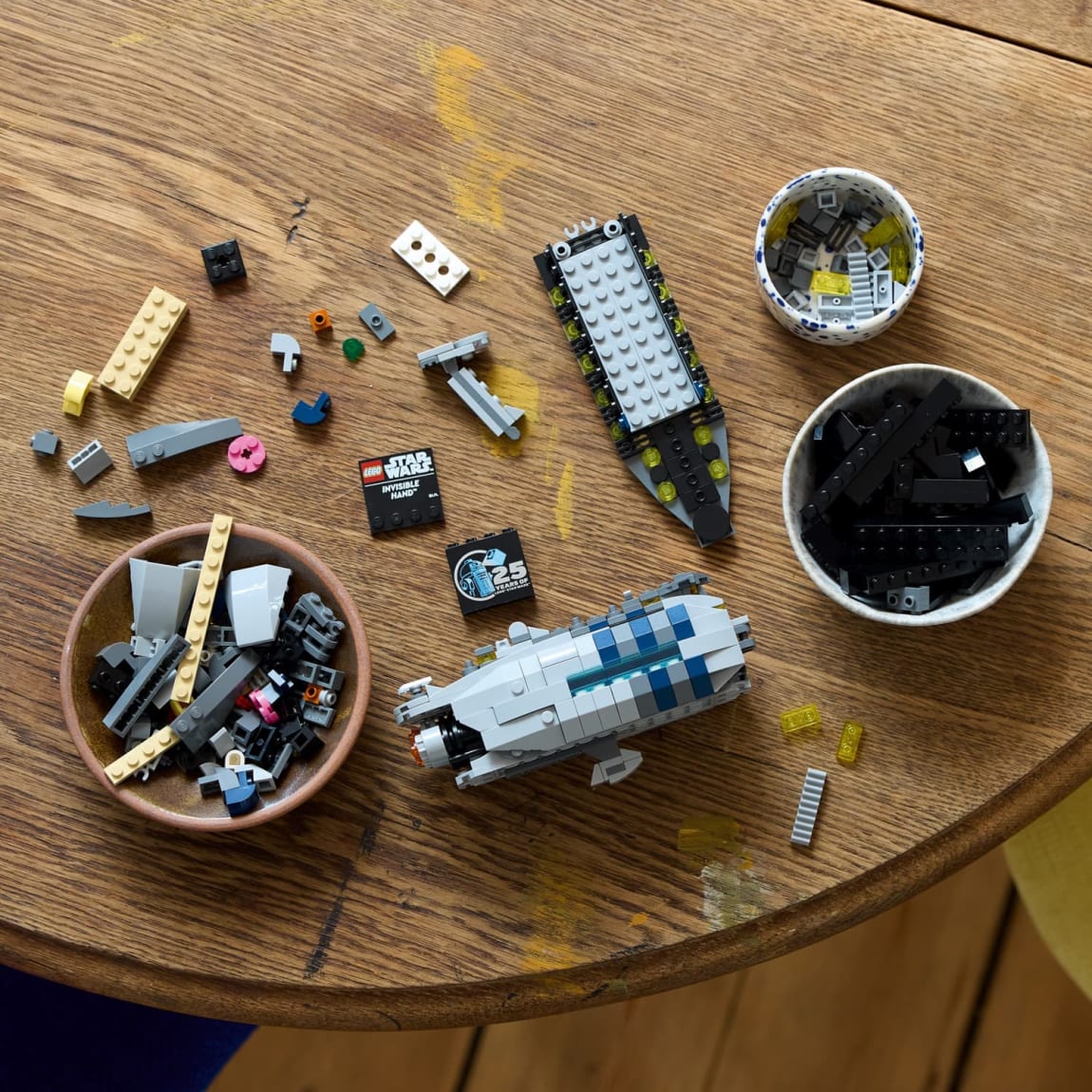 417800-star-wars-invisible-hand-lego-75377-2