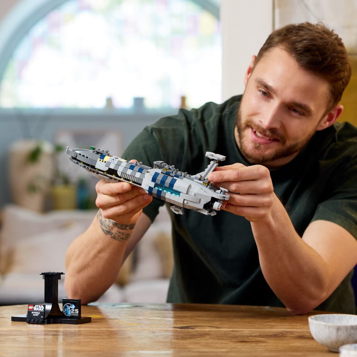 417800-star-wars-invisible-hand-lego-75377-3