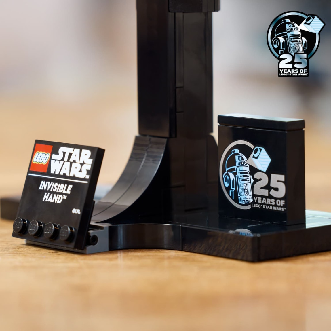 417800-star-wars-invisible-hand-lego-75377-6