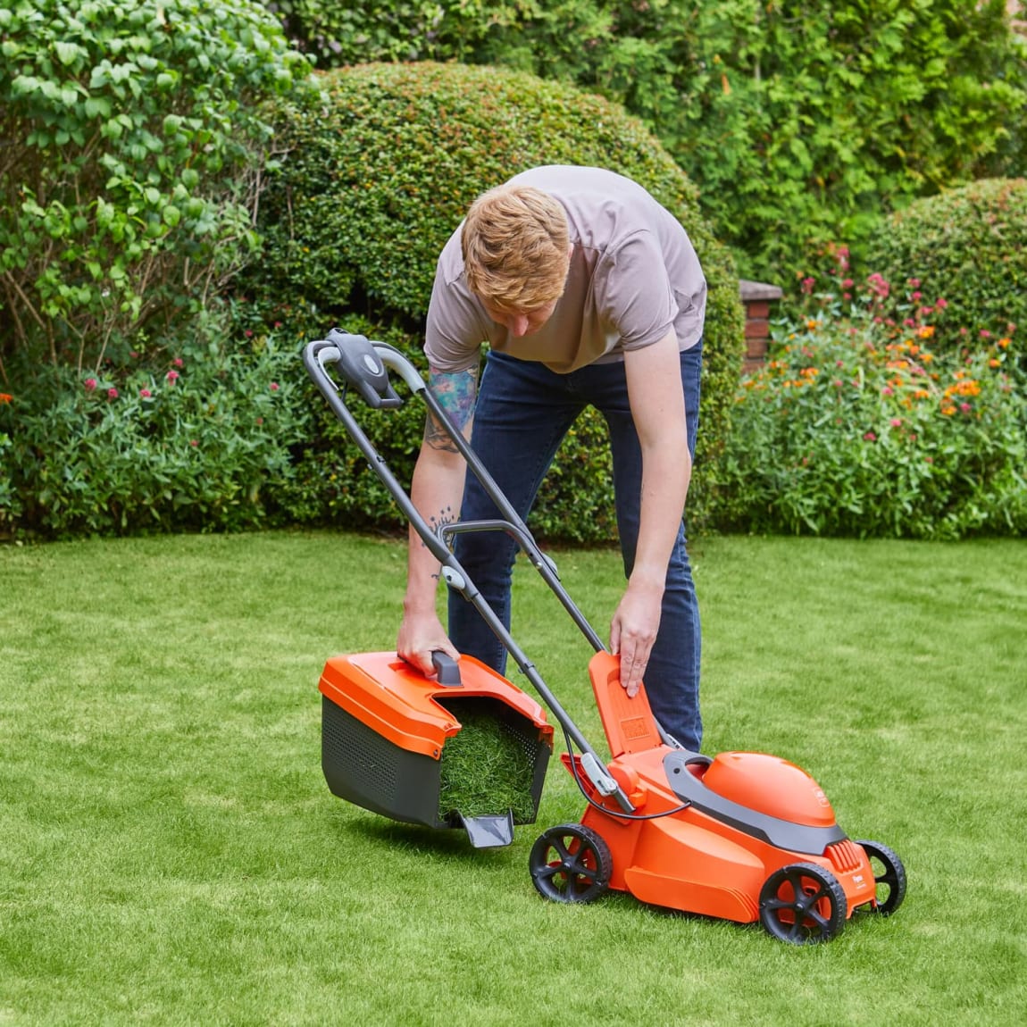 417809-flymo-simplistore-300