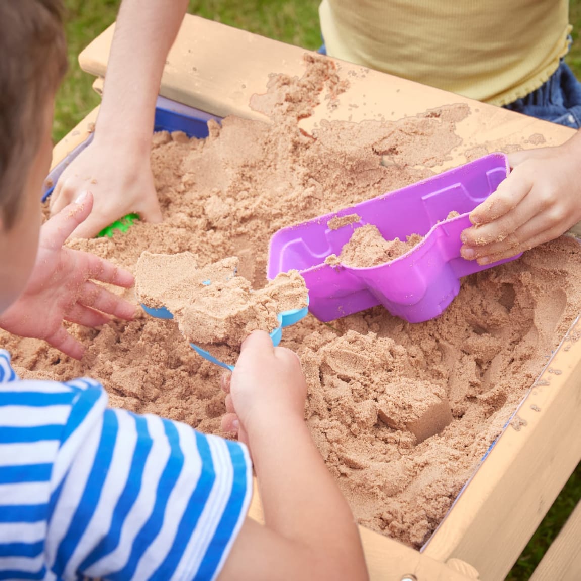 418925-3in1-sand-and-watr-bench-4