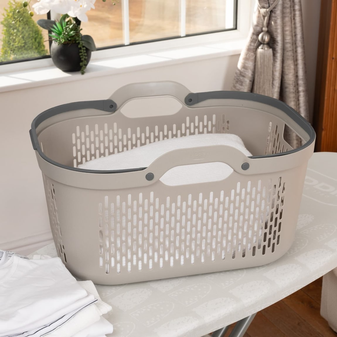427639-419087-addis-40l-flexi-laundry-basket-with-handles-4