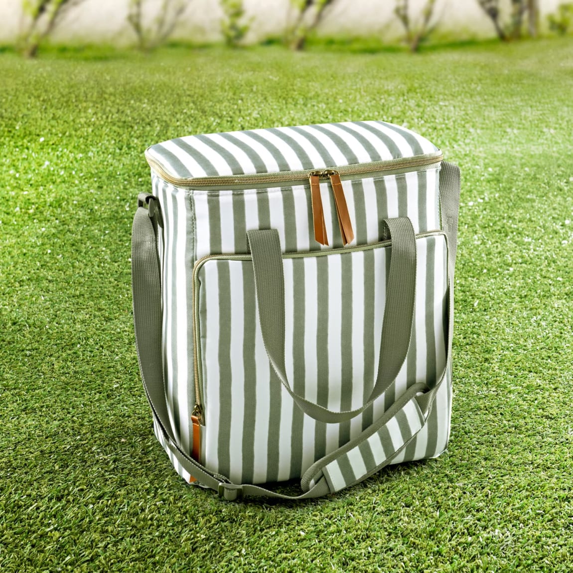 419532-striped-picnic-bag-2