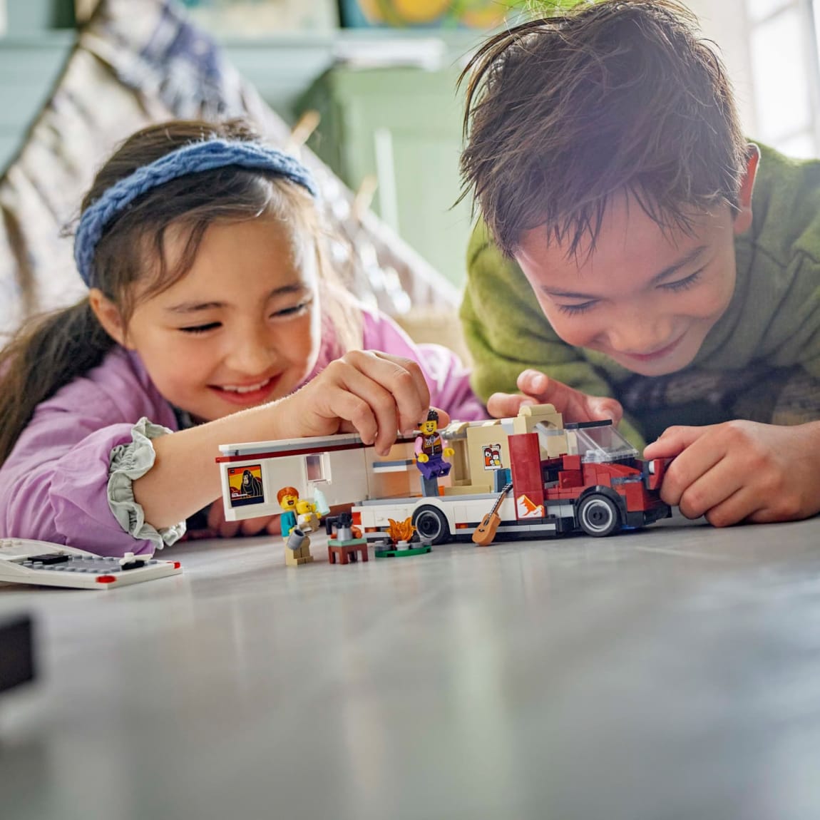 420178-lego-city-holiday-camper-van-10