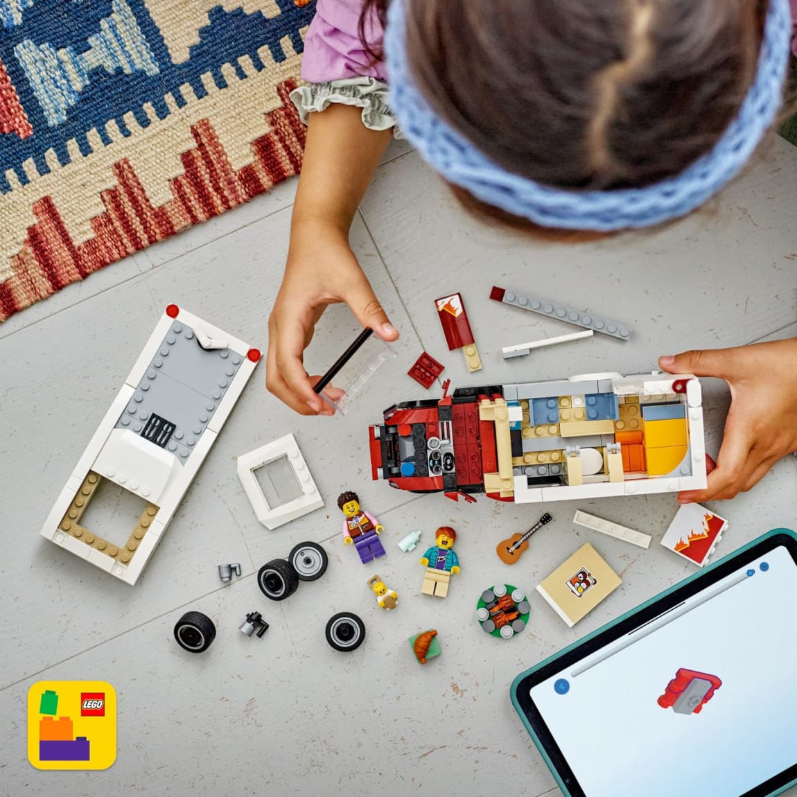 420178-lego-city-holiday-camper-van-2