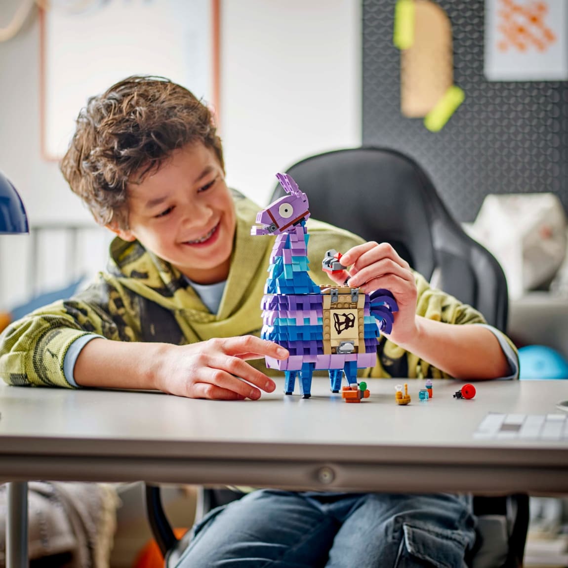 420184-lego-fortnite-supply-llama-7