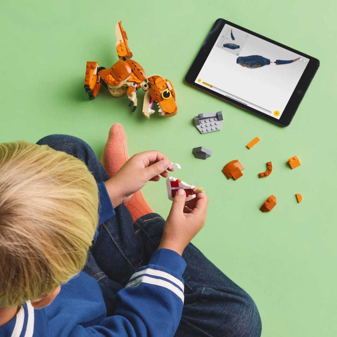 420193-lego-jurassic-world-little-eatie-trex-5