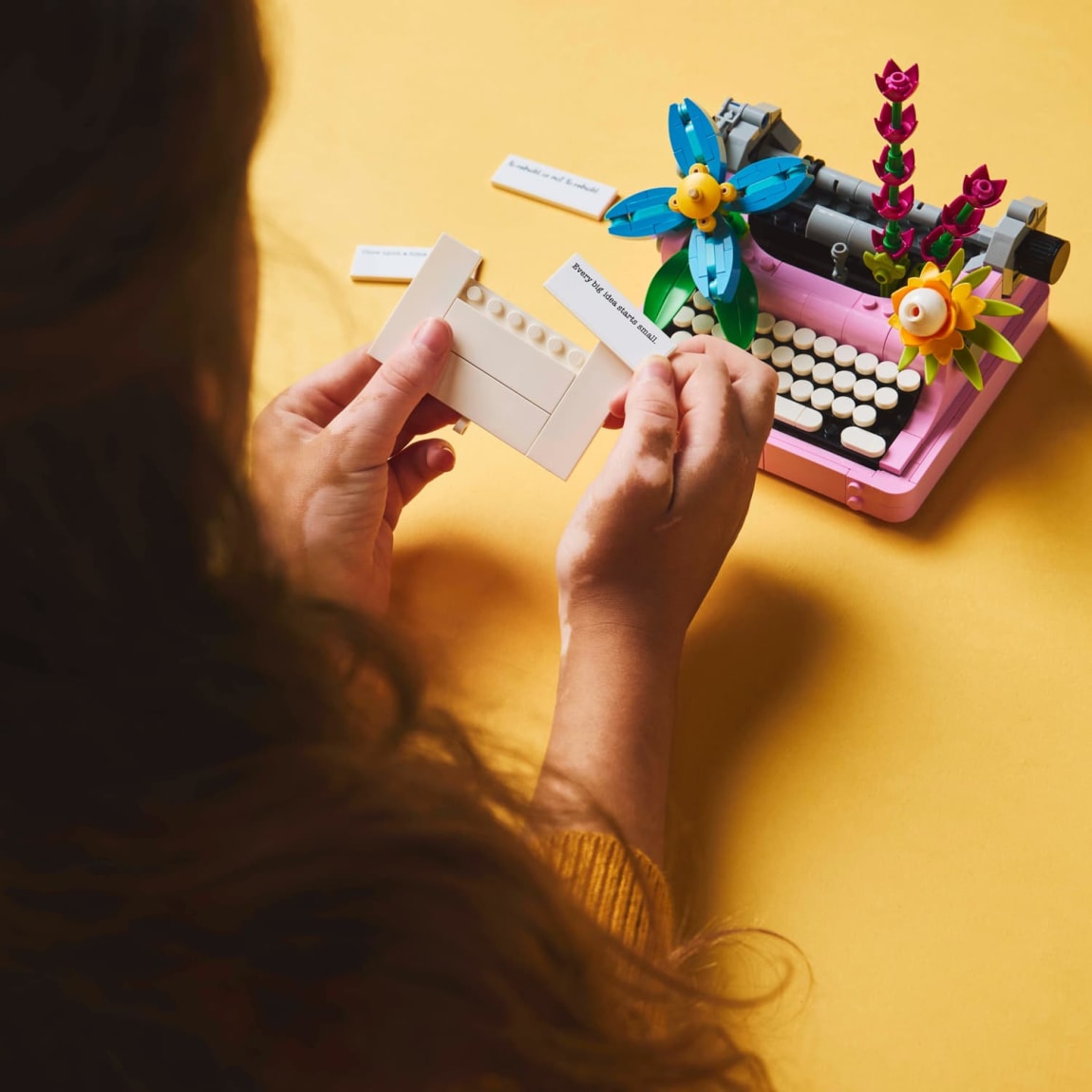 420201-lego-creator-3in1-typewriter-with-flowers-4