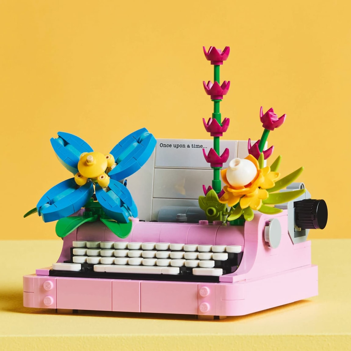 420201-lego-creator-3in1-typewriter-with-flowers-7