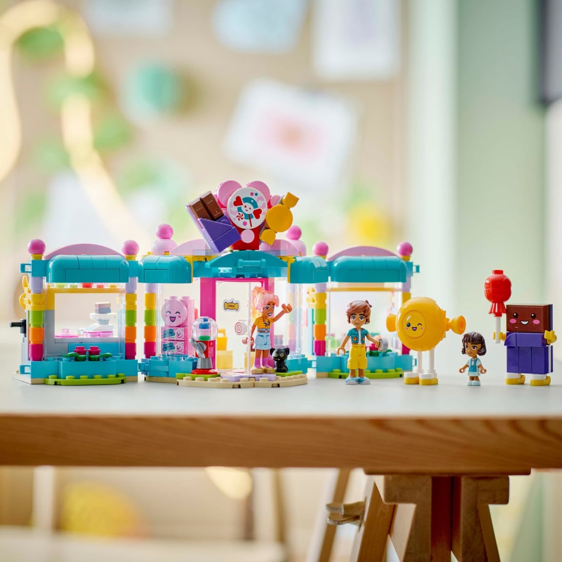 420203-lego-friends-heartlake-city-sweet-shop-6