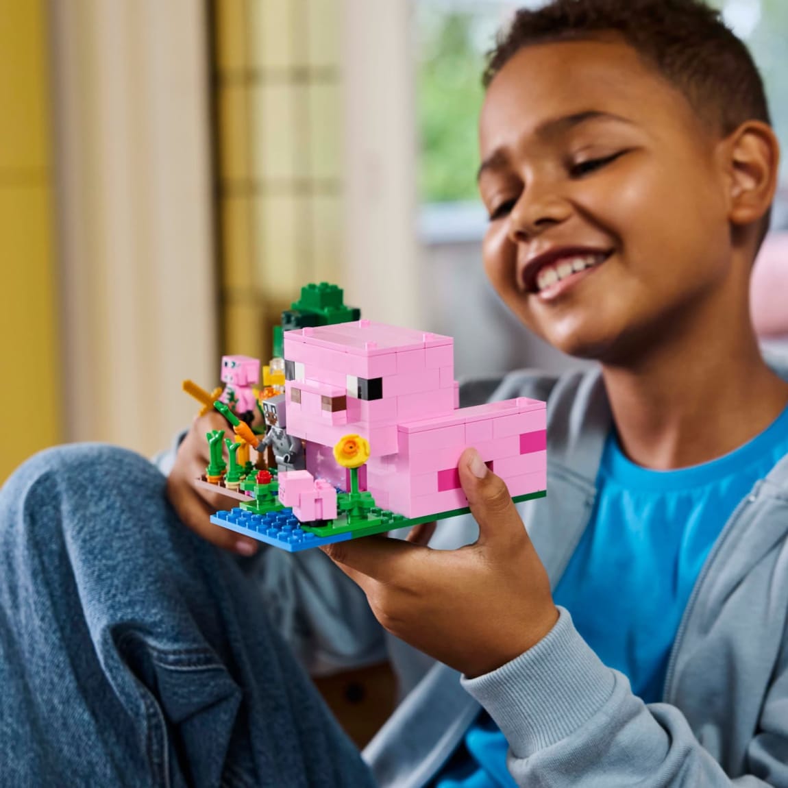 420210-lego-minecraft-the-ibaby-pig-house-7