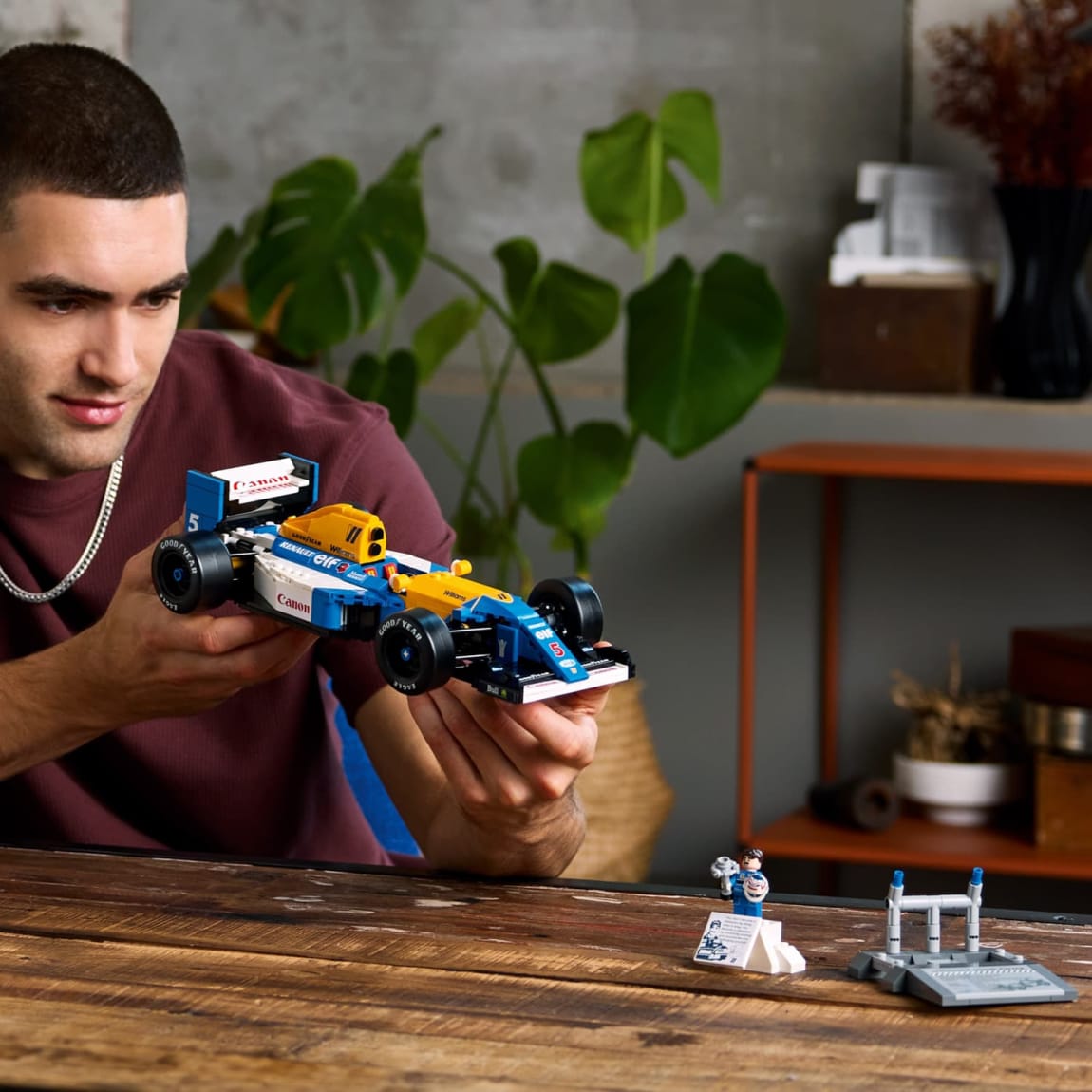 420251-williams-racing-fw14b-and-nigel-mansell-10353-3