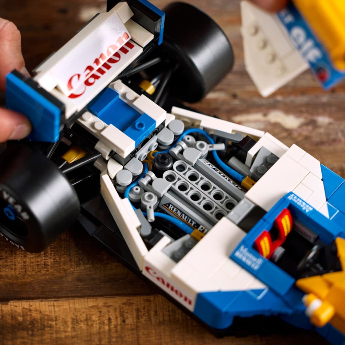 420251-williams-racing-fw14b-and-nigel-mansell-10353-5