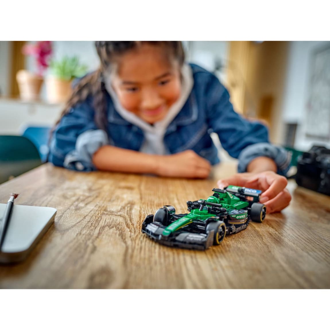 420259-aston-martin-aramco-f1-amr24-race-car-77245-6