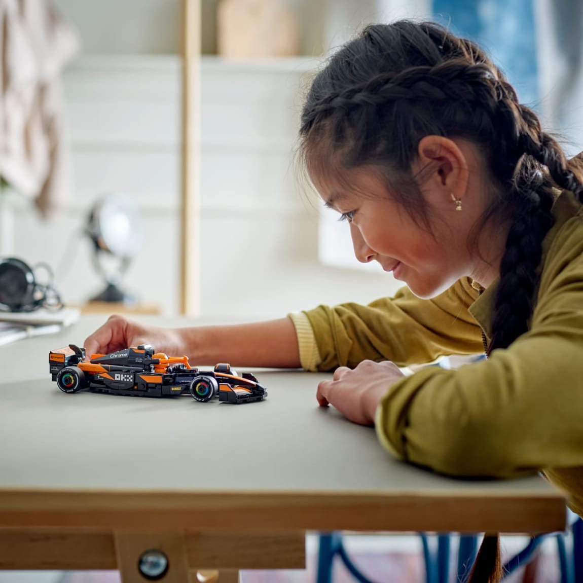 420260-mclaren-f1-team-mcl38-race-car-77251-6