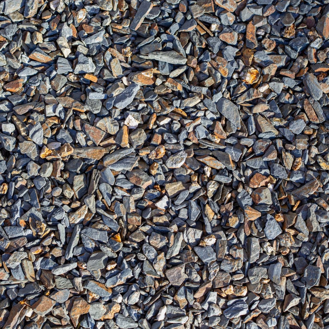 420548-rustic-slate-chippings-20mm-4