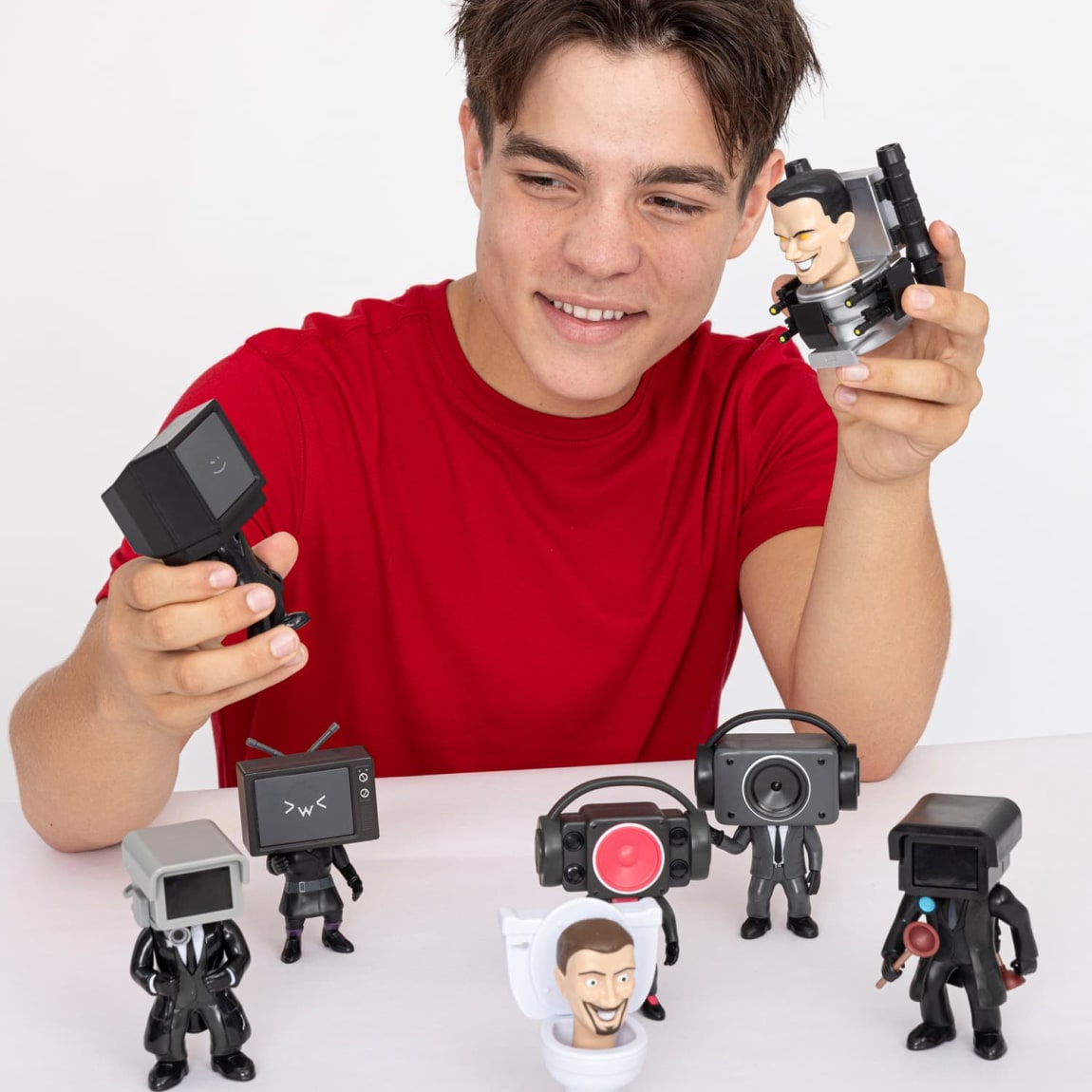 420638-skibidi-toilet-mystery-collector-figures-12