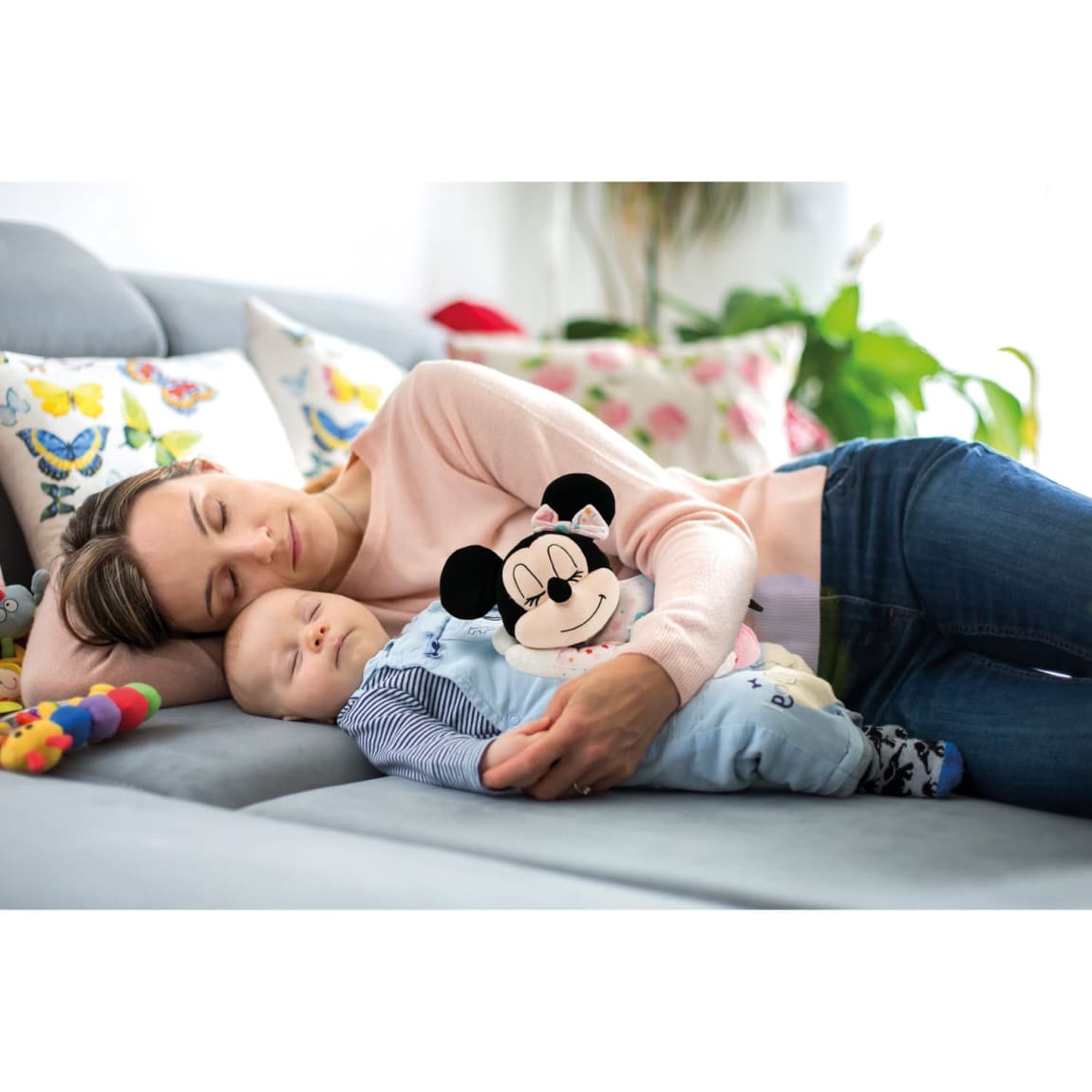 422671-sleeping-minnie-2