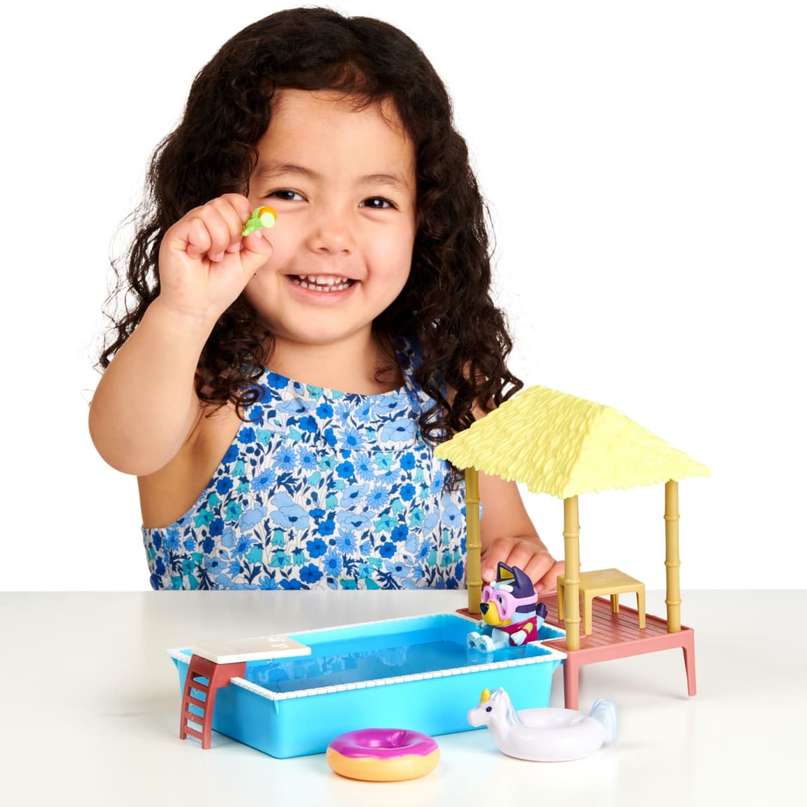 423036-bluey-pool-time-playset-8