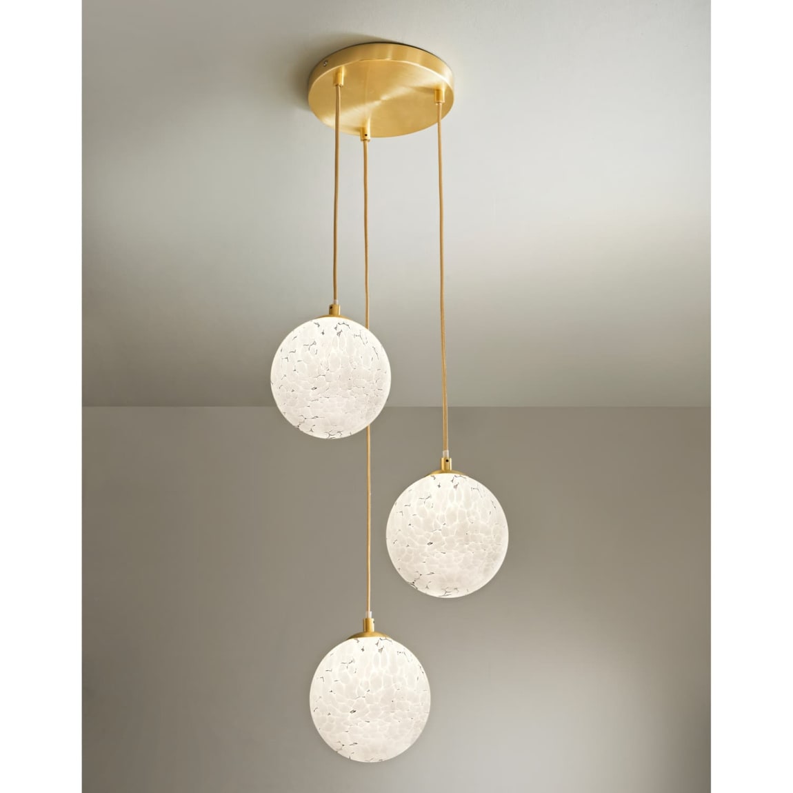 423279-glass-pendant-light