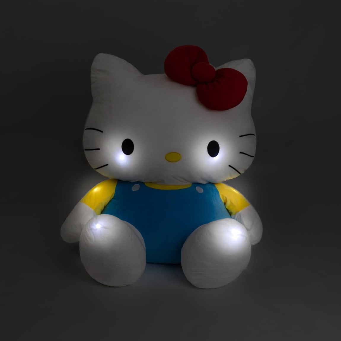 423420-giant-hello-kitty-3
