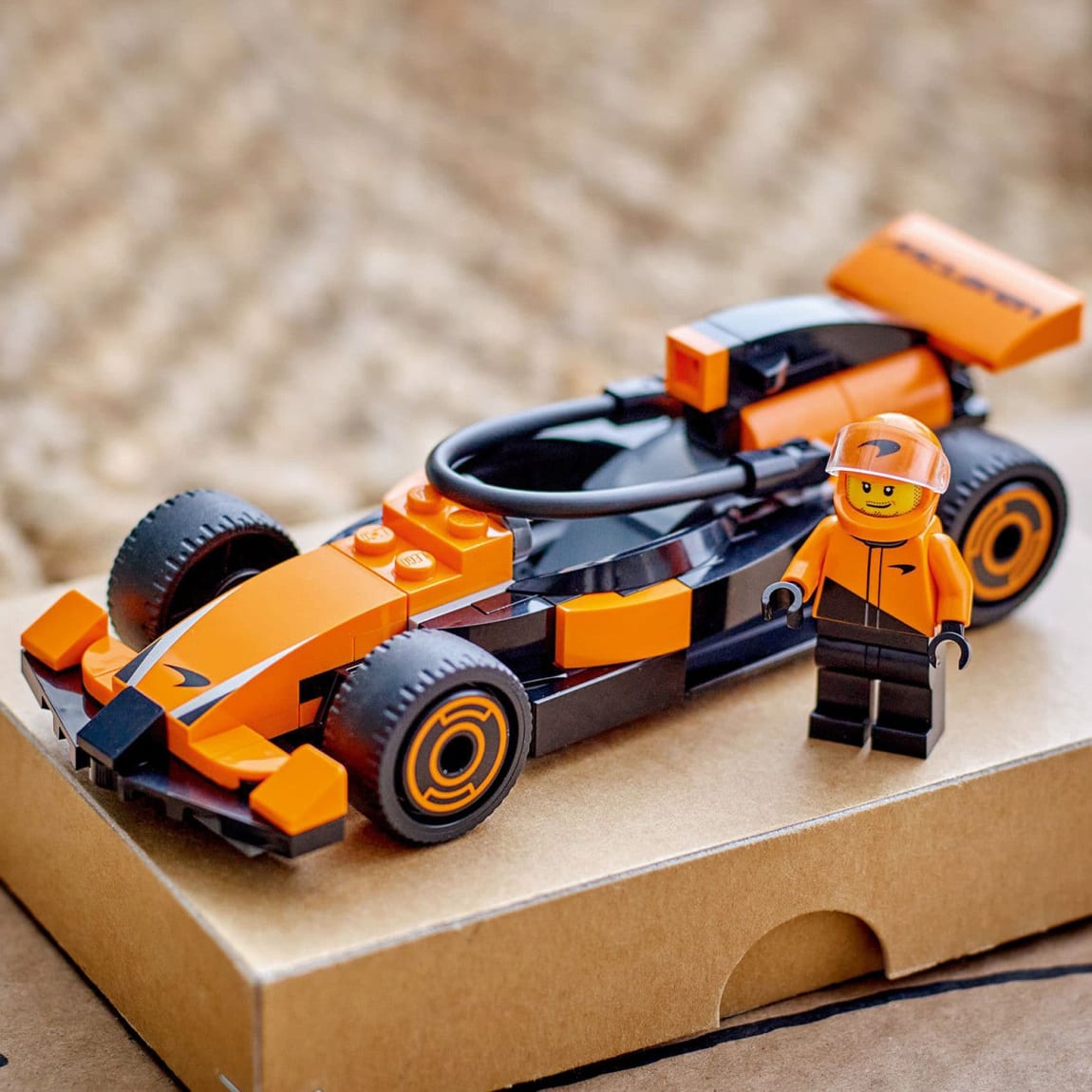 423462-lego-city-f1-driver-with-mclaren-race-car-6