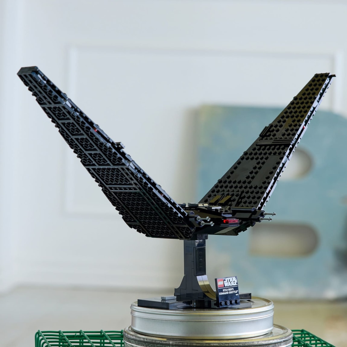 423547-lego-star-wars-kylo-ren-command-shuttle-7