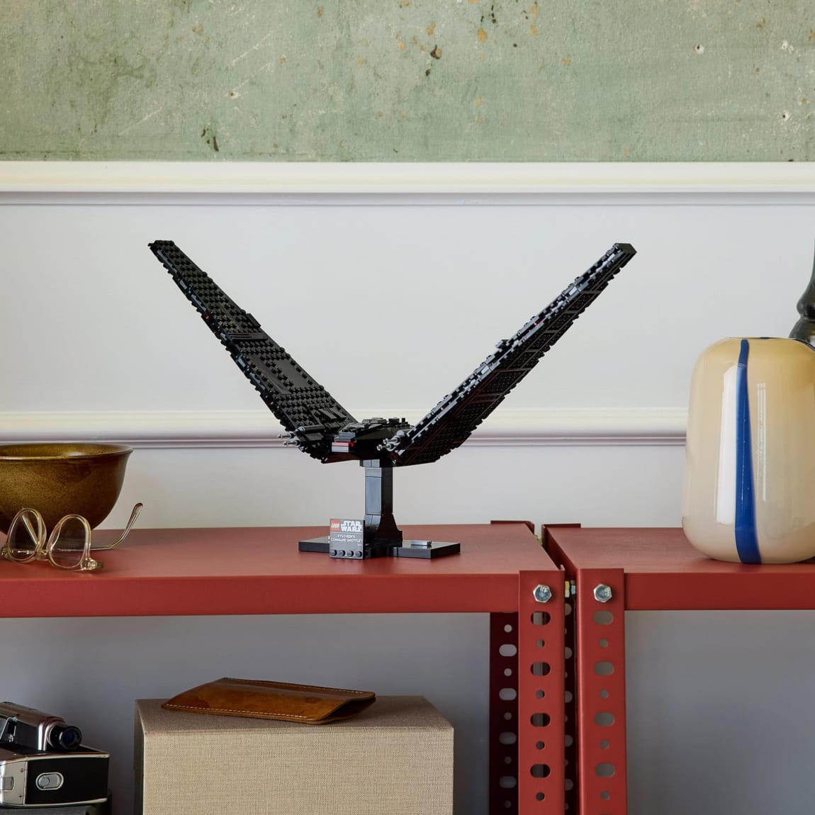 423547-lego-star-wars-kylo-ren-command-shuttle-8