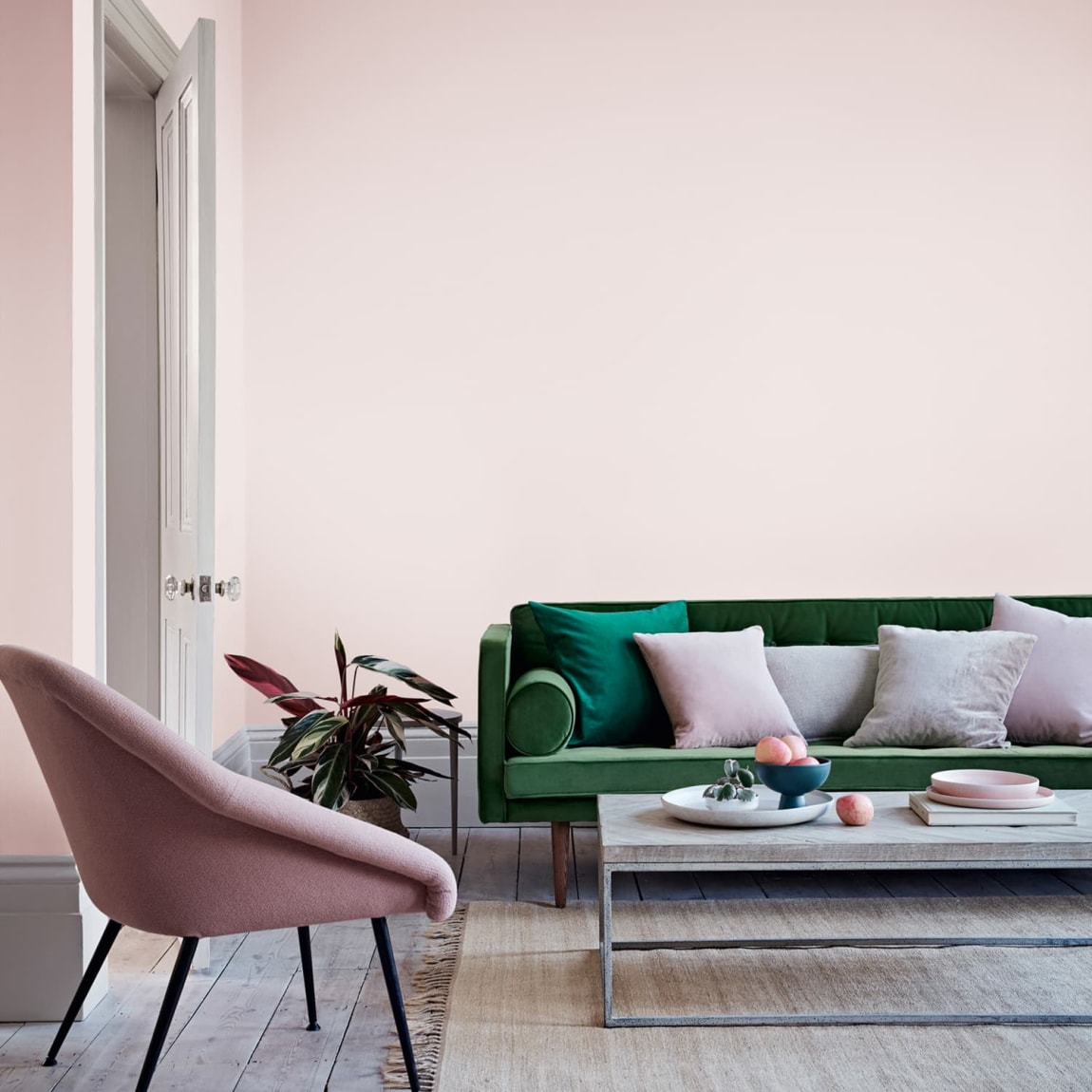 423787-crown-matt-emulsion-paint-2_5l-creme-de-la-rose-2