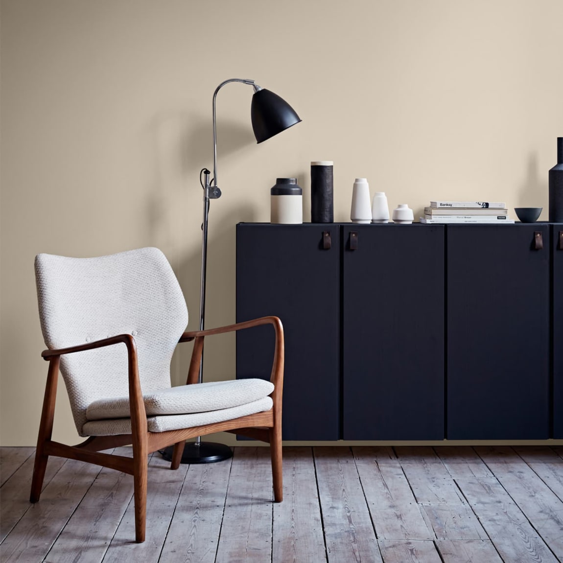 423882-crown-easyclean-matt-emulsion-2_5l-wheatgrass-3