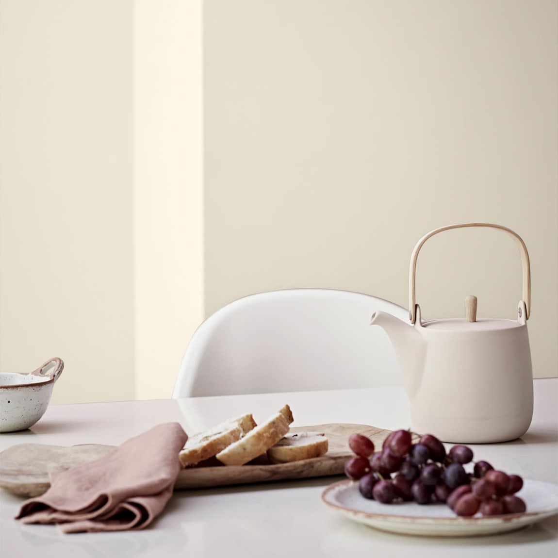 423899-crown-easyclean-kitchen-matt-emulsion-2_5l-almond-cream